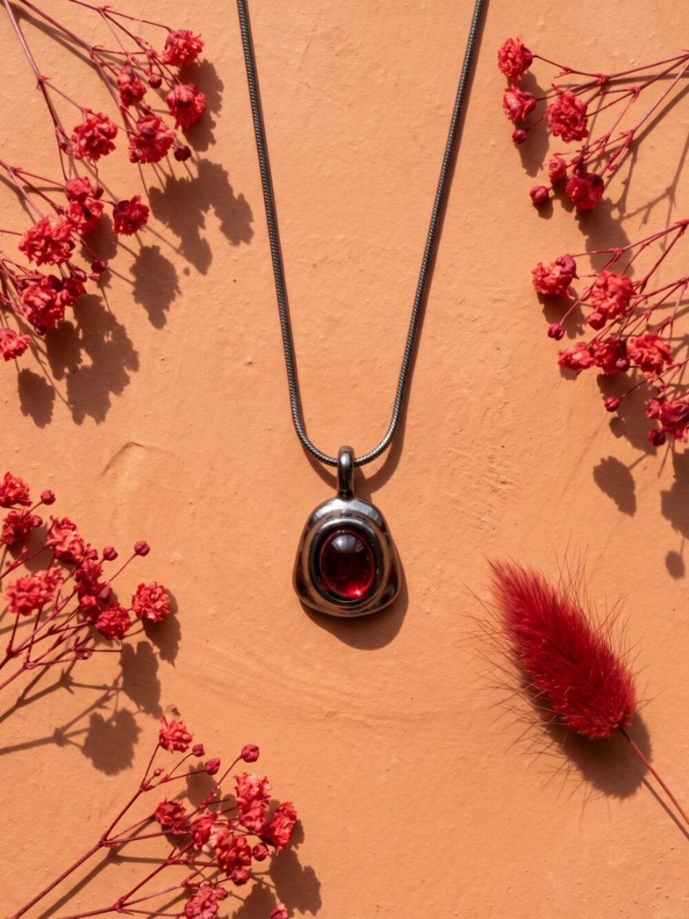 Vintage Express Red Gem Pendant Teardrop-shaped Gunmetal Pewter Frame Necklace